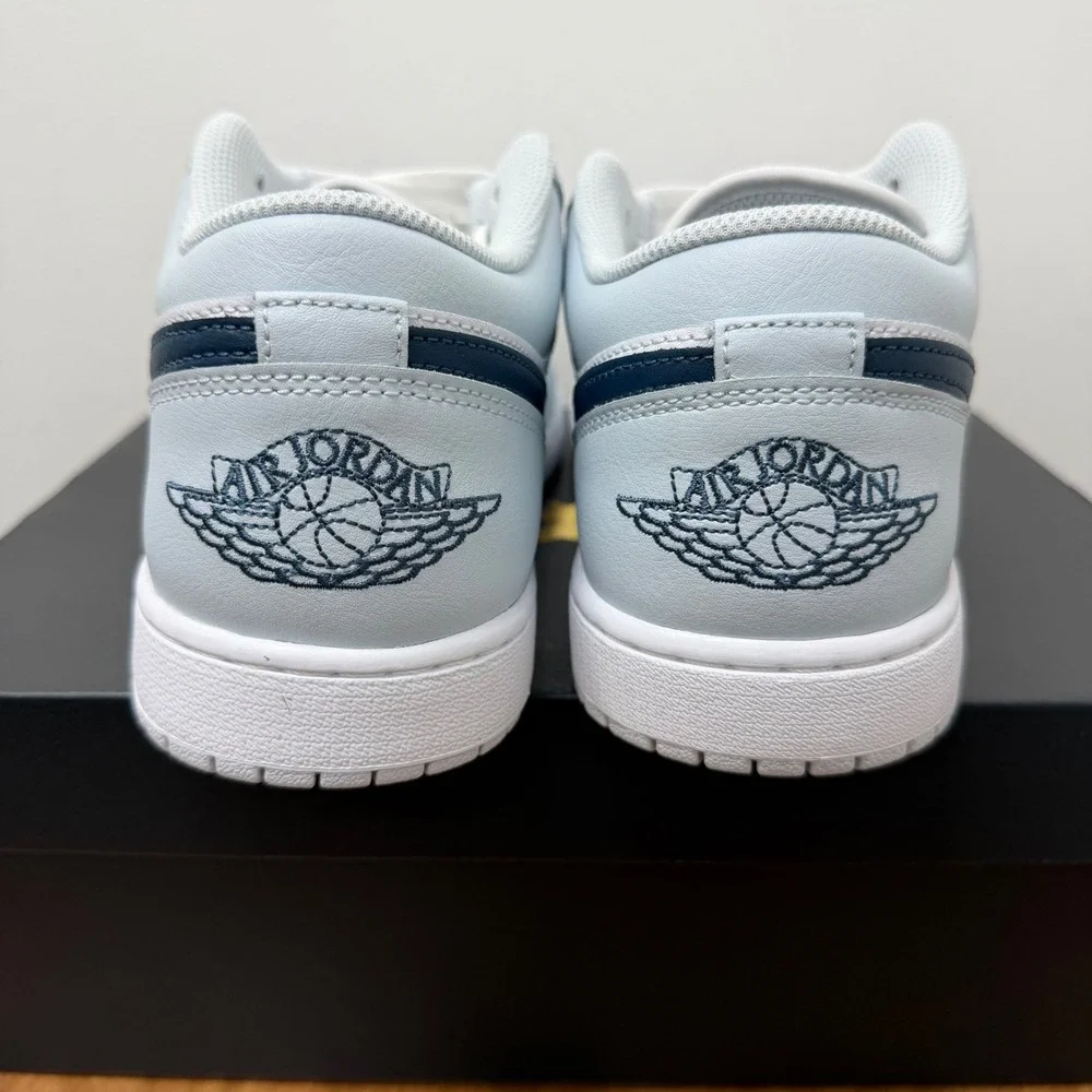 Jordan 1 Low Mens Size 11 Aura Squadron Blue White Casual Sneaker 553558-400‎